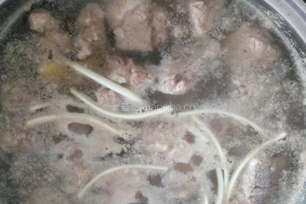 排骨莲藕土豆汤的做法图解5