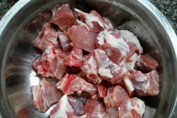 香辣蒸排骨的做法图解1