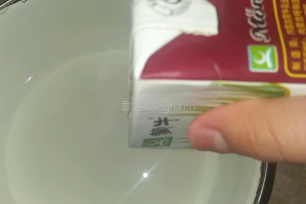 牛奶味冰淇淋的做法图解2