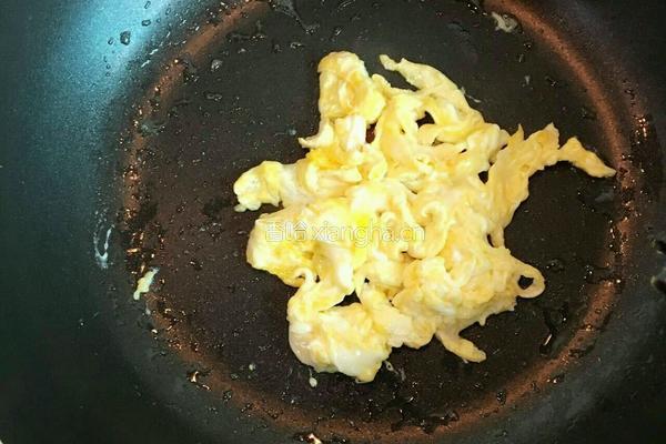 火腿肠鸡蛋炒玉米的做法图解2