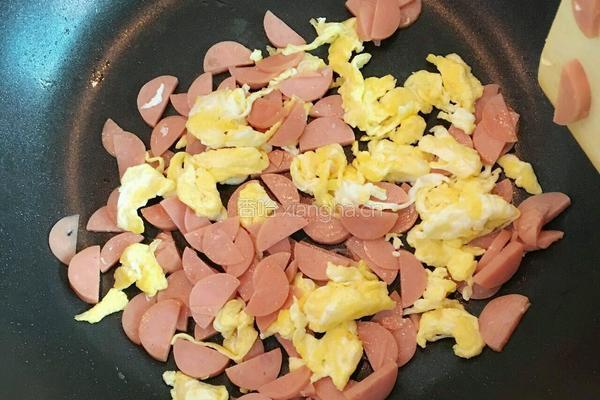 火腿肠鸡蛋炒玉米的做法图解3