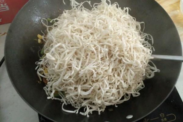 肉丝炒面的做法图解5