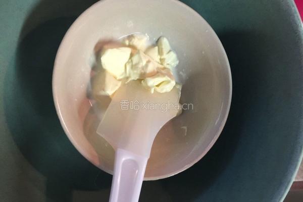 奶酪微波炉蒸糕的做法图解1