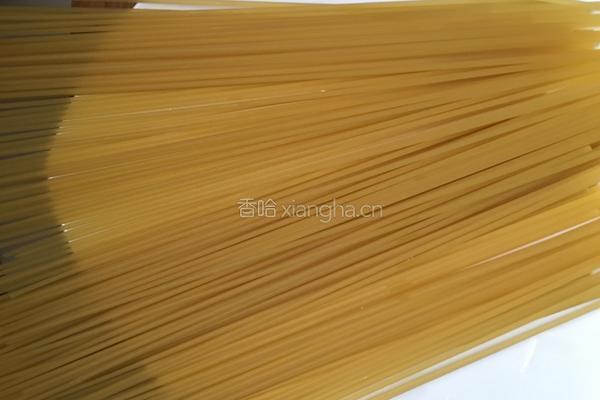 奶油培根意面的做法图解1