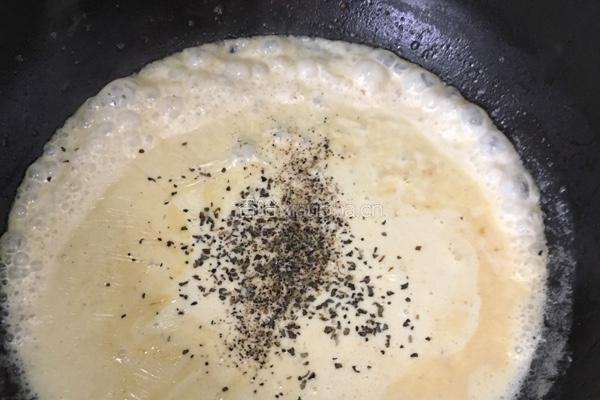 奶油培根意面的做法图解5
