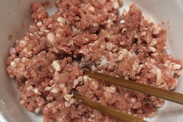 榨菜蒸肉饼的做法图解1