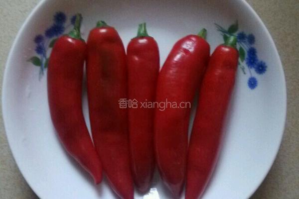 鱿鱼炒红椒的做法图解1