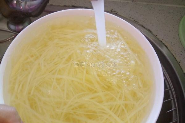 炝拌酸辣土豆丝的做法图解6