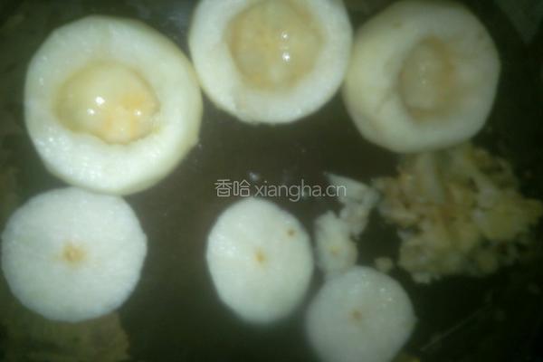 冰糖炖梨的做法图解1