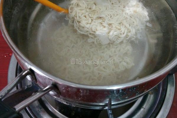 番茄汁鸡蛋面的做法图解6
