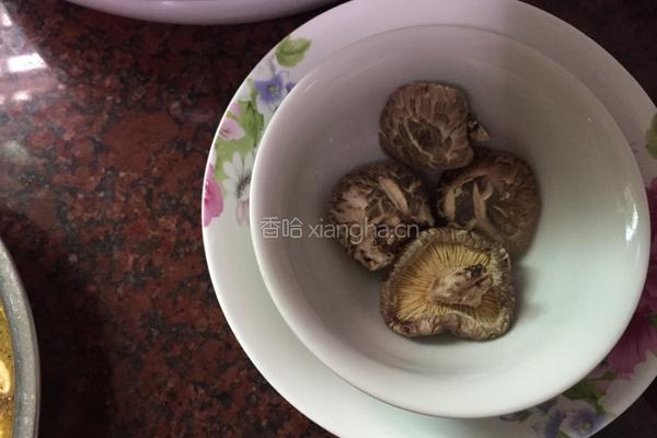 香菇虾米蒸水蛋的做法图解1