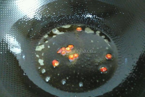 白菜炒鸡腿菇的做法图解3
