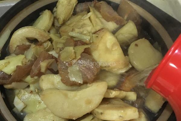 腊肉炖毛笋的做法图解12