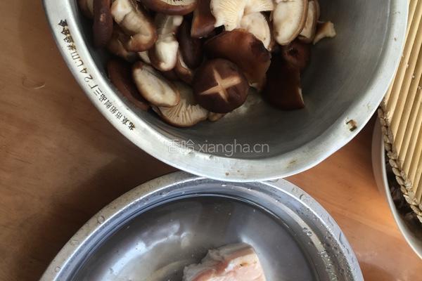 香菇炒肉片的做法图解1