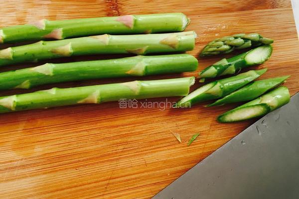 干虾米炒芦笋的做法图解1