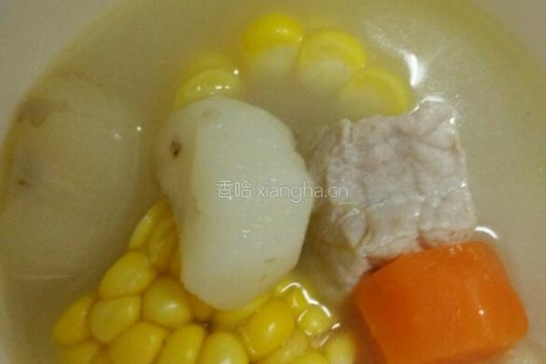排骨胡萝卜玉米汤的做法图解2