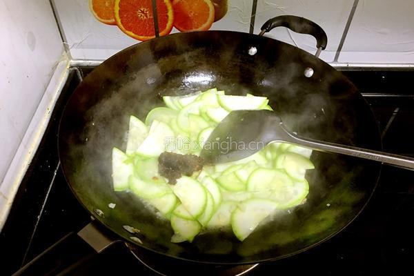 豆豉鸡蛋炒西葫芦的做法图解5