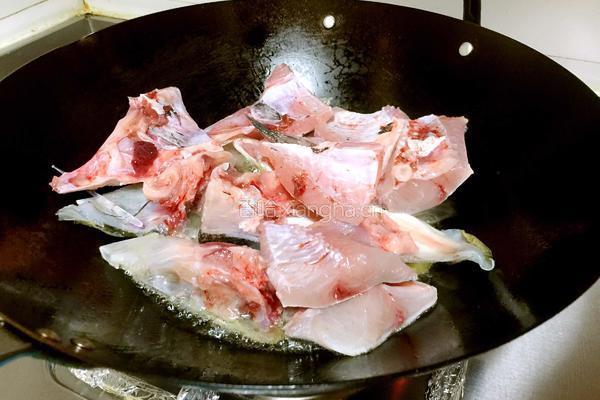 鱼头豆腐汤的做法图解3