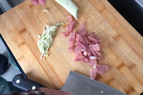 土豆片炒胡萝卜的做法图解2