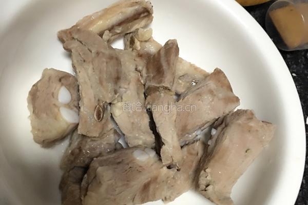 圆头儿土豆炖排骨的做法图解2