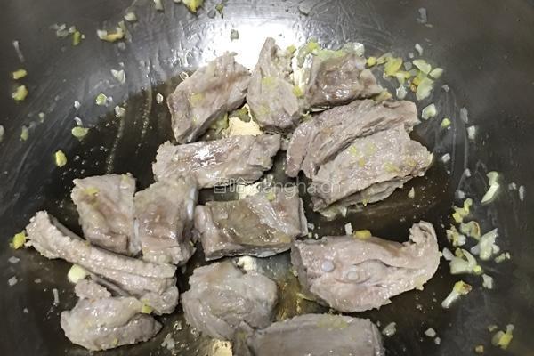 圆头儿土豆炖排骨的做法图解4