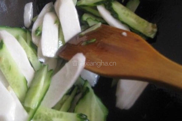 黄瓜炒山药片的做法图解5