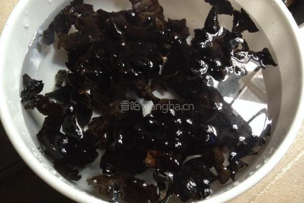 凉拌木耳的做法图解1