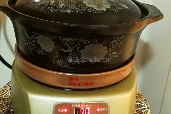砂锅枸杞香菇鲫鱼豆腐汤的做法图解12