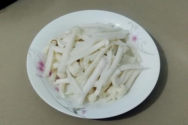 白玉菇炒肉的做法图解1