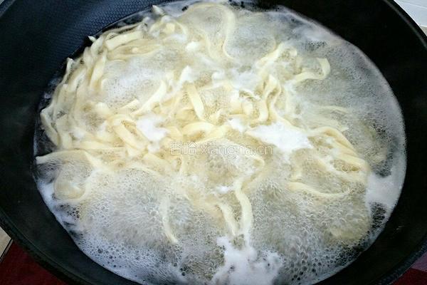 蚝油茄汁拌面的做法图解3