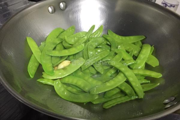 香肠炒荷兰豆的做法图解7