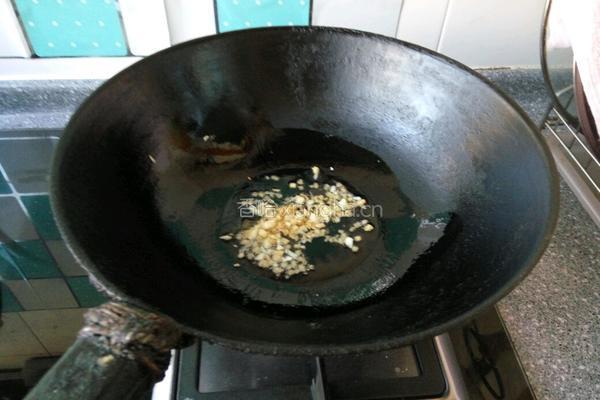 大葱爆牛蹄筋的做法图解3