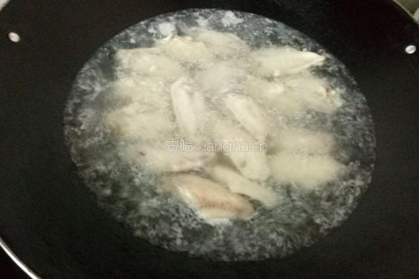 蒜香蜜汁烤鸡翅的做法图解1