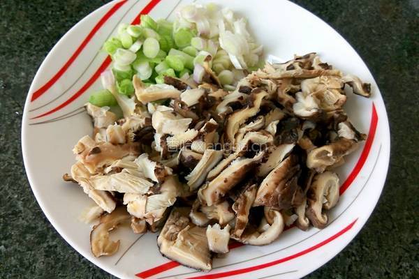 冬菇肉丸子的做法图解2