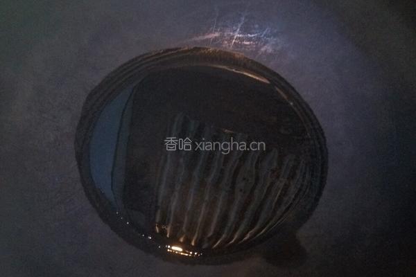 青椒木耳片的做法图解1