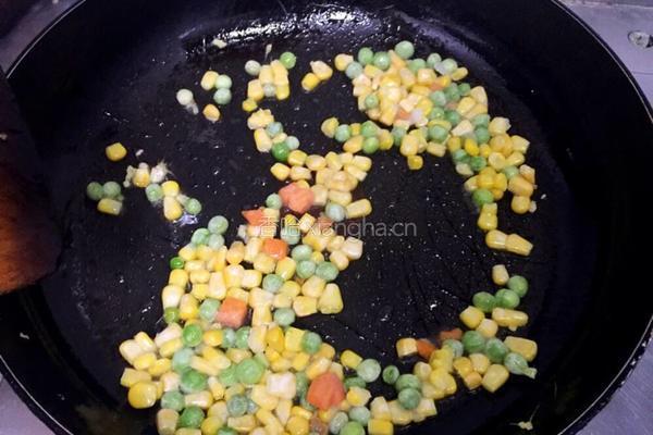 什锦吐司咖喱炒饭的做法图解4