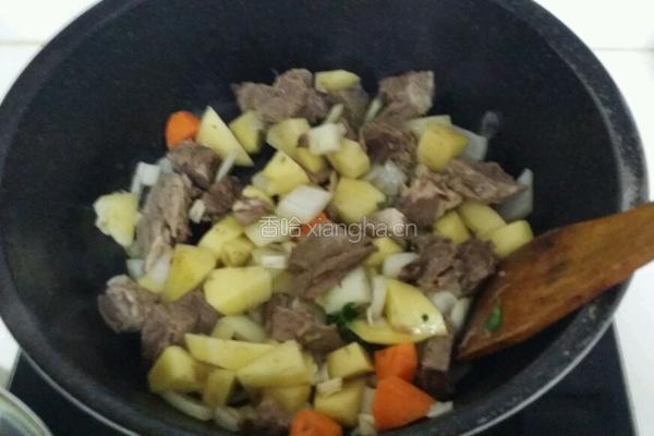 咖喱牛肉饭的做法图解2