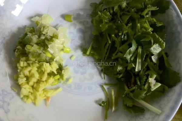 胡萝卜土豆香肠炒饭的做法图解2