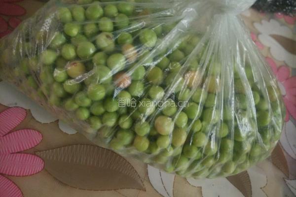 豌豆鸡蛋炒饭的做法图解1