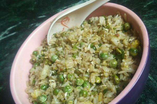 豌豆鸡蛋炒饭的做法图解4