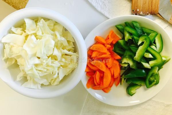 鱼肉炒杂菜的做法图解3