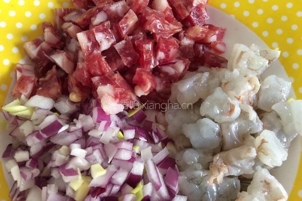 腊肠虾仁什锦炒饭的做法图解5