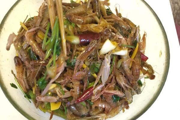 麻辣嘎巴虾的做法图解2