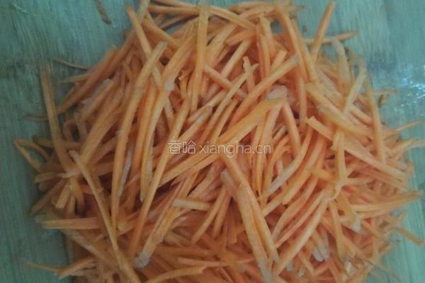 蚝油菠菜胡萝卜丝的做法图解1