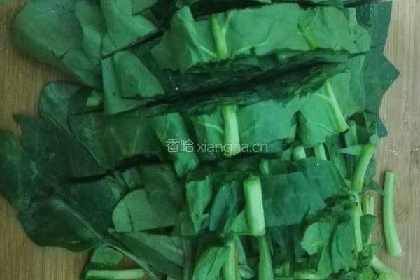 蚝油菠菜胡萝卜丝的做法图解2