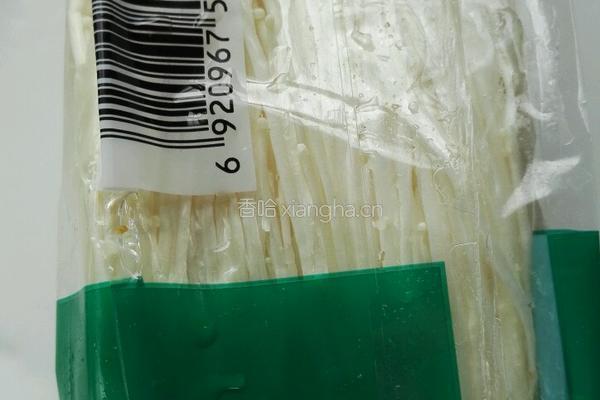 浇油金针菇肉片的做法图解1