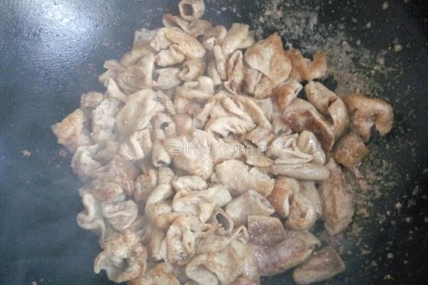 干煸肥肠的做法图解2