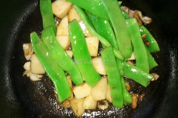 土豆炖豆角的做法图解3
