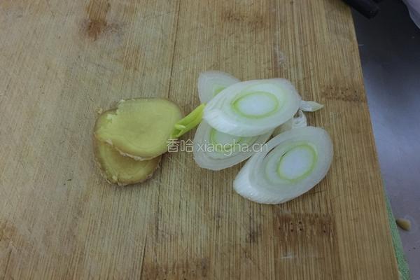 老干妈双色豆腐的做法图解1