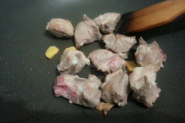 胡萝卜玉米烧排骨的做法图解5